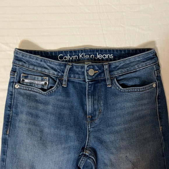 Calvin Klein Ankle Skinny Jeans. Raw hem. Size 27 - Picture 11 of 11